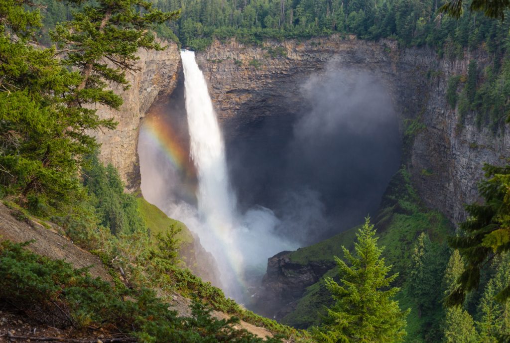 ヘルマッケン滝
Helmcken Falls