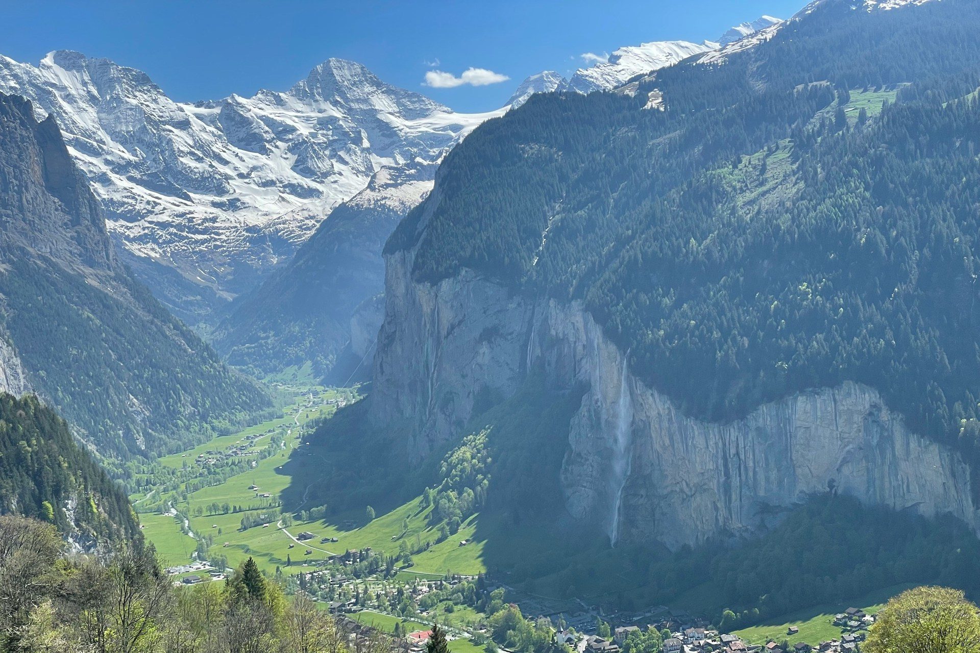 スイス・シュタウプバッハの滝(Staubbachfall)